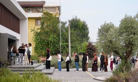 Düzce'de bilgiye koşu: sabah kuyrukları kütüphane projesinin başarısını gösterdi