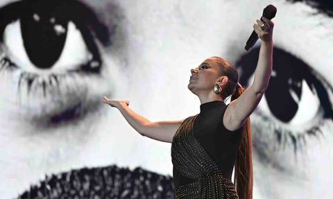 Merve Özbey Göreme'de nostalji ve coşkuyu aynı sahnede buluşturdu