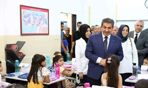 Okul çantalarıyla yeni döneme destek: Esenler'den 1. sınıf öğrencilere kırtasiye yardımı