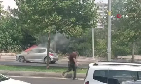 Park halindeki araç Diyarbakır'da alevlere yenik düştü