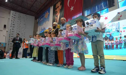 Samsun'da gençlerin cami buluşması: 2 bin 500 çocuk oyun ve hediyeyle ödüllendirildi