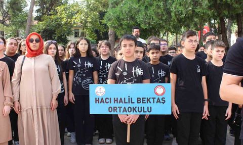 Denizli eğitim camiası yeni sezonu Atatürk Anıtı'nda buluşmayla açtı