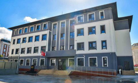 Esenyurt'ta eğitim yılına yeni görünüm: okullar, spor salonları ve kreşler tadilattan çıktı