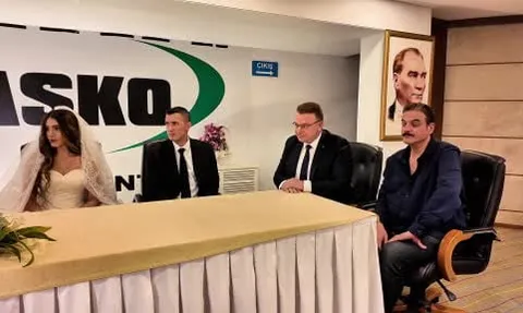 Ufuk Özkan yeniden sahnede: düğün festivalinde şahitlik yaptı