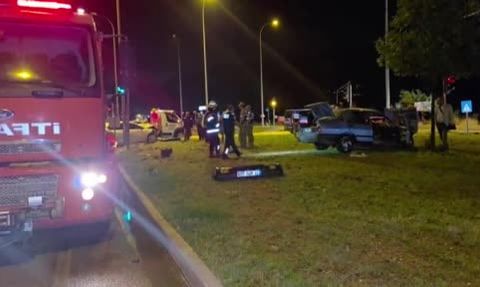 Hatay’da kavşakta çarpışma: Tofaş hurdaya döndü, 4 kişi yaralandı
