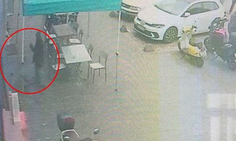 Para talebi reddedilince masayı devirip uzaklaştı