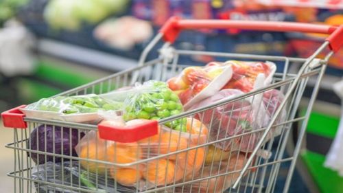 Poşetli bütün piliç resmen dip fiyata düştü! 58,90 TL’ye kapanın elinde kalıyor... Market önünde izdiham çıktı