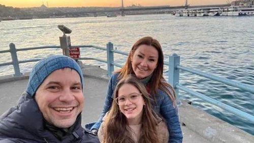 Pınar Altuğ'un aşk pozlarına gelen Gazze eleştirisine cevap!