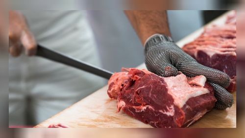 Kurban keserken bıçağın üzerine düşen adam hayatını kaybetti! 