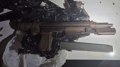 Adana'da Motosiklet Sürücüsünden Otomatik Tabanca Çıktı