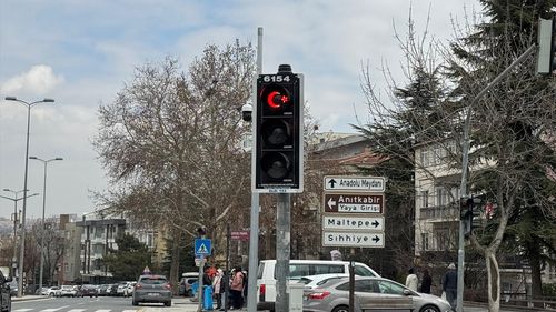 Anıtkabir Çevresindeki Trafik Işıklarına 'Ay-Yıldız' Görseli Eklendi