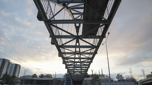 Ankara'daki Üst Geçit Onarım Çalışmaları Vatandaşları Zorluyor