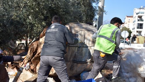 Antalya'da Tek Göz Oda'da Yaşayan İzzet Yıldırım'a Yardım Eli Uzatıldı
