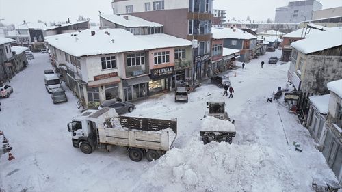 Ardahan Göle'de Yoğun Kar Birikintileri İlçe Dışına Taşınıyor