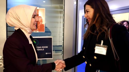 Bakan Göktaş, Yunan Mevkidaşı Zacharaki ile Paris'te Sosyal Hizmetler Konusunda Görüştü