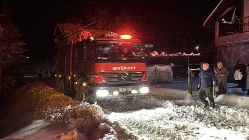 Bolu'da Yangın: Odunluktan Eve Sıçrayan Alevler Söndürüldü