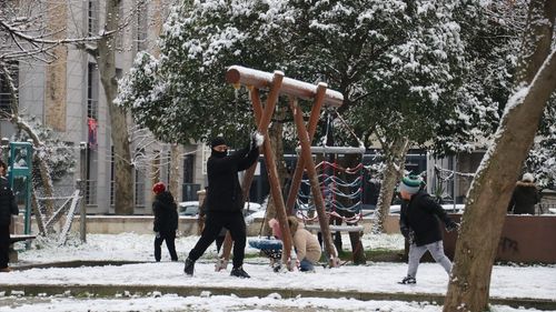 Bursa ve Yalova'da Yoğun Kar Yağışı Etkili Olmaya Devam Ediyor
