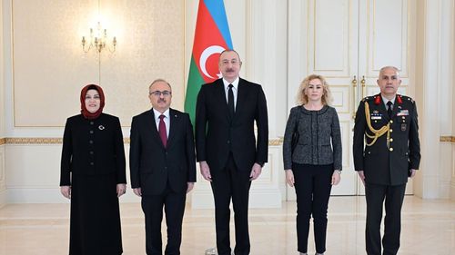 Büyükelçi Birol Akgün, Azerbaycan Cumhurbaşkanı Aliyev'e Güven Mektubunu Takdim Etti