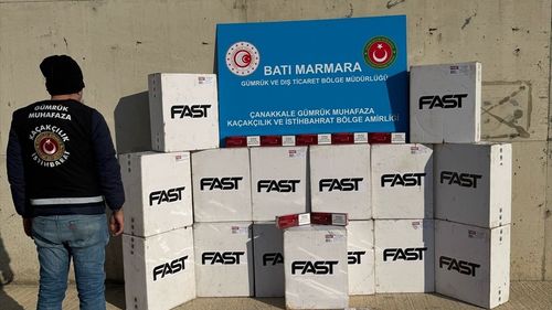 Çanakkale'de Panama Bayraklı Gemide 7.500 Paket Kaçak Sigara Ele Geçirildi