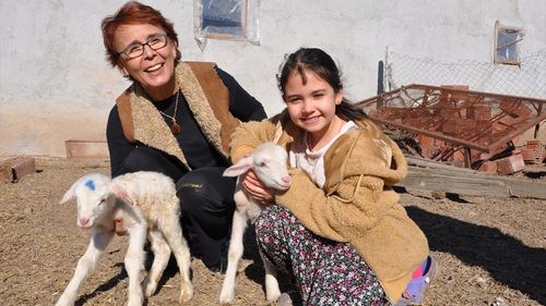 Dr. Resmiye Töre Beşikçi, Tokathan Mahallesi'nin İlk Kadın Muhtarı Olarak Hizmet Veriyor