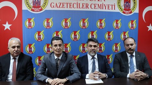 Erzincan'da Dört Parti Sahipsiz Köpeklere Yönelik İddialara Ortak Tepki Gösterdi