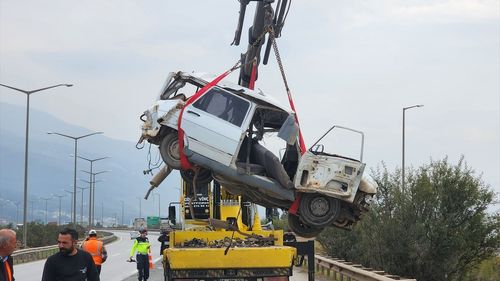 Hatay'da Tır ve Otomobil Çarpışması: 2 Ölü, 1 Yaralı