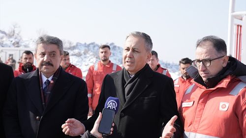 İçişleri Bakanı Yerlikaya, Gabar'daki Petrol Üretim İstasyonunu Ziyaret Etti