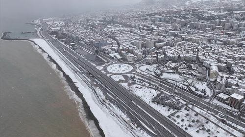 Karadeniz'de Kar Yağışı Ulaşımı Olumsuz Etkiledi: 1173 Yerleşim Yeri Kapandı
