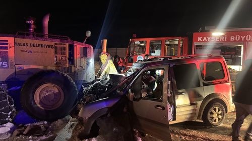 Kayseri'de Trafik Kazasında İki Kişi Ağır Yaralandı