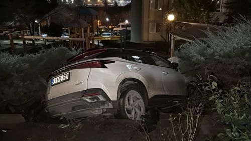 Kocaeli'de Alkollü Sürücünün Kontrolden Çıkan Cipinin Devrilmesi Kameralara Yansıdı