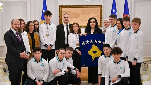 Kosova Cumhurbaşkanı Osmani, STEM Olimpiyatları'nda Başarı Gösteren Öğrencileri Ağırladı