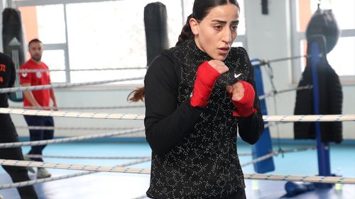 Milli Boksör Gizem Özer, Dünya Şampiyonası'nda Altın Madalya Peşinde