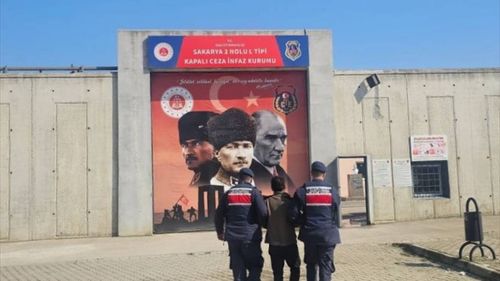 Sakarya'da 52 Yıl Cezası Olan Firari Hükümlü Çukurda Yakalandı