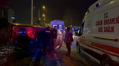 Samsun'da Kamyonla Çarpışan Otomobilde 3 Yaralı