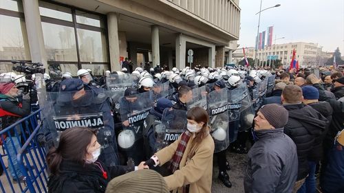 Sırbistan'da Kazaya Tepki Gösteren Muhalefet Üyeleri Olay Çıkardı