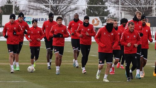 Sivasspor Teknik Direktörü Erdoğan'dan Taraftarlara Kenetlenme Çağrısı