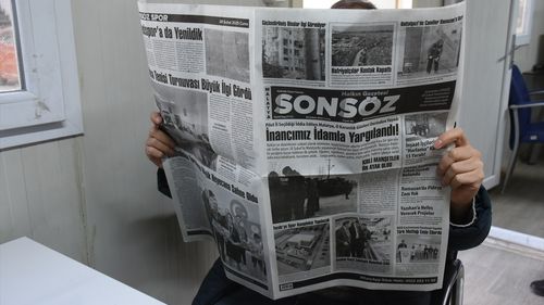 Sonsöz Gazetesi, 28 Şubat'ı Siyah-Beyaz Yayınlayarak Anımsadı