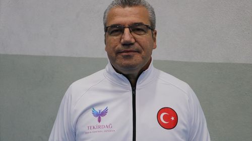 Tekirdağlı Kadınlar, 'Tekirdağ Veteranlar' Hentbol Takımı ile Stres Atıyor