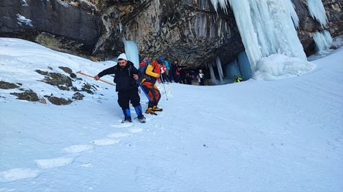 Van'da Buz Tutmuş Sütun Şelalesi'ne Tırmanış