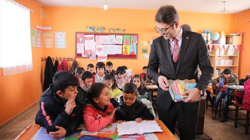 Van'da Kadın Kursiyerler, Ürettikleri Ürünleri Kırsaldaki Çocuklara Hediye Etti