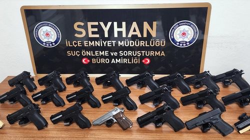 Adana'da Yapılan Operasyonda 22 Ruhsatsız Tabanca Ele Geçirildi