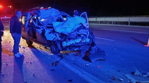 Anadolu Otoyolu'nda Tırla Çarpışan Otomobilde 1 Ölü, 3 Yaralı
