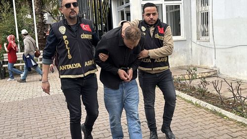 Antalya'da Babasını Bıçaklayarak Öldüren Zanlı Tutuklandı