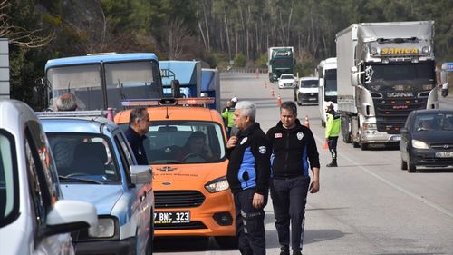 Antalya'nın Kemer İlçesindeki Orman Yangını Kontrol Altına Alındı