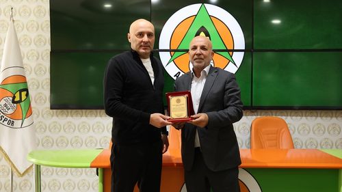 Corendon Alanyaspor Teknik Direktörü Sami Uğurlu ile Yollarını Ayırdı