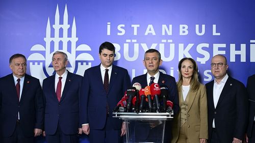 DP Genel Başkanı Gültekin Uysal, İBB'yi Ziyaret Etti