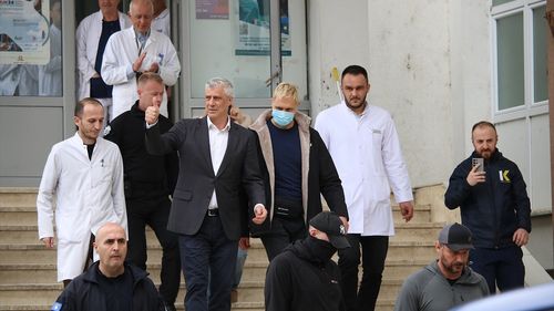 Eski Kosova Cumhurbaşkanı Hashim Thaçi, Lahey Mahkemesinin İzniyle Hasta Babasını Ziyaret Etti