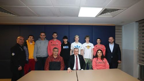Gençlik ve Spor Bakanı Osman Aşkın Bak, Milli Sporcularla İftar Yaptı
