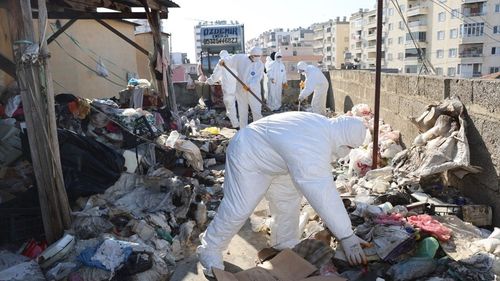 Mersin'de 10 Ton Çöp Çıkan Ev Temizlendi