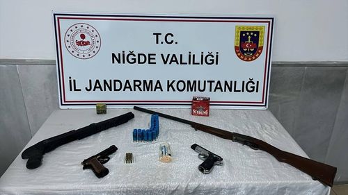 Niğde'de Yasa Dışı Silah Ticareti Operasyonu: Üç Şüpheli Yakalandı